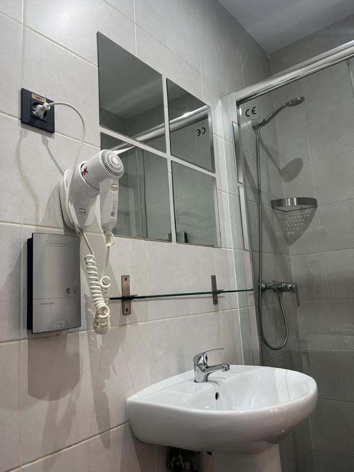 Fuencarral Rooms Madri Exterior foto
